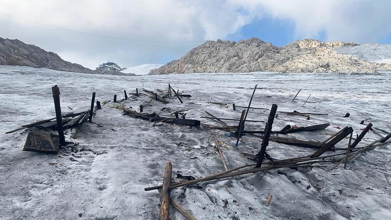 Die Reste eines Skilifts aus den 1970er-Jahren.