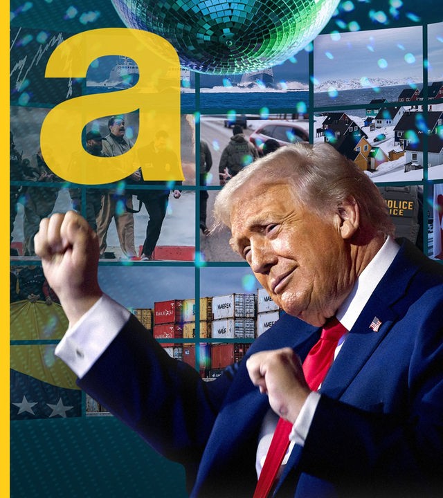 Donald Trump in Tanzlaune vor Bildschirmen mit politischen Ereignissen