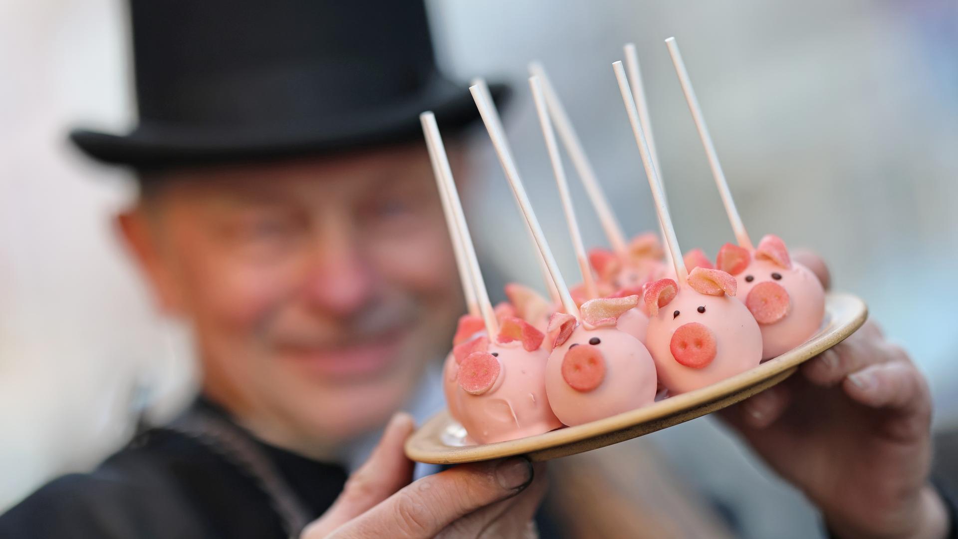 Schornsteinfeger verteilt "Glück"