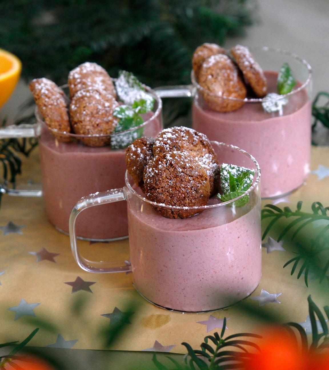Glühweincreme mit Lebkuchen-Amaretti