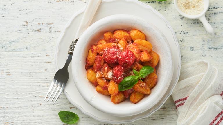 Gnocchi in Tomaten-Basilikumragout