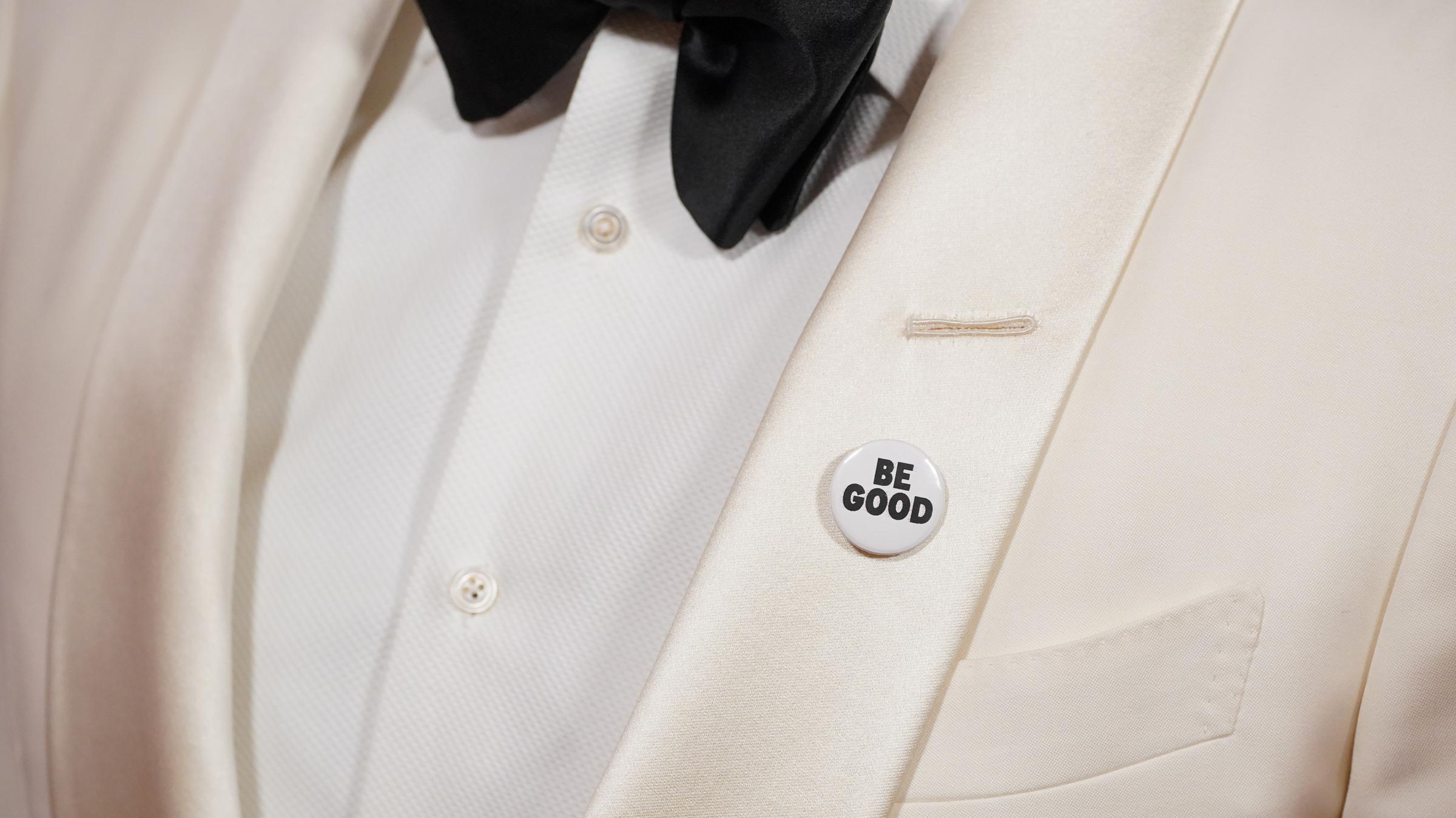 Mark Ruffalo trägt bei den 83. Golden Globes einen "Be Good"-Anstecker