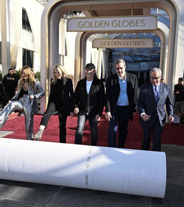Der Rote Teppich wird für die Golden Globes 2025 ausgeteilt