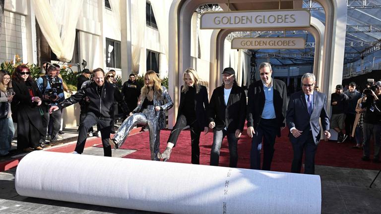 Der Rote Teppich wird für die Golden Globes 2025 ausgeteilt
