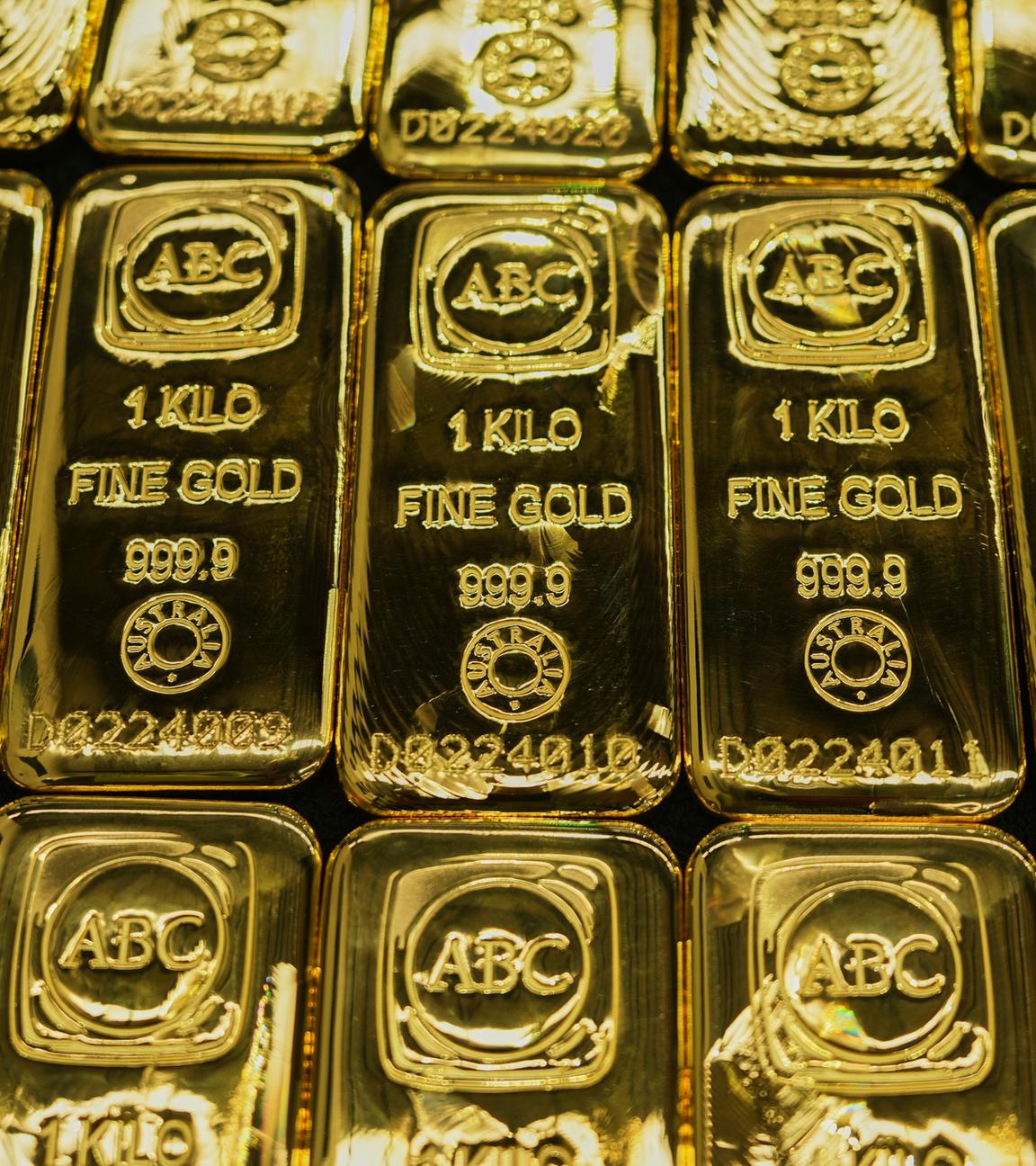 Gegossene Ein-Kilogramm-Goldbarren mit einem Reinheitsgrad von 99,99 % stehen in der ABC-Raffinerie in Sydney, Australien, zum Verkauf bereit