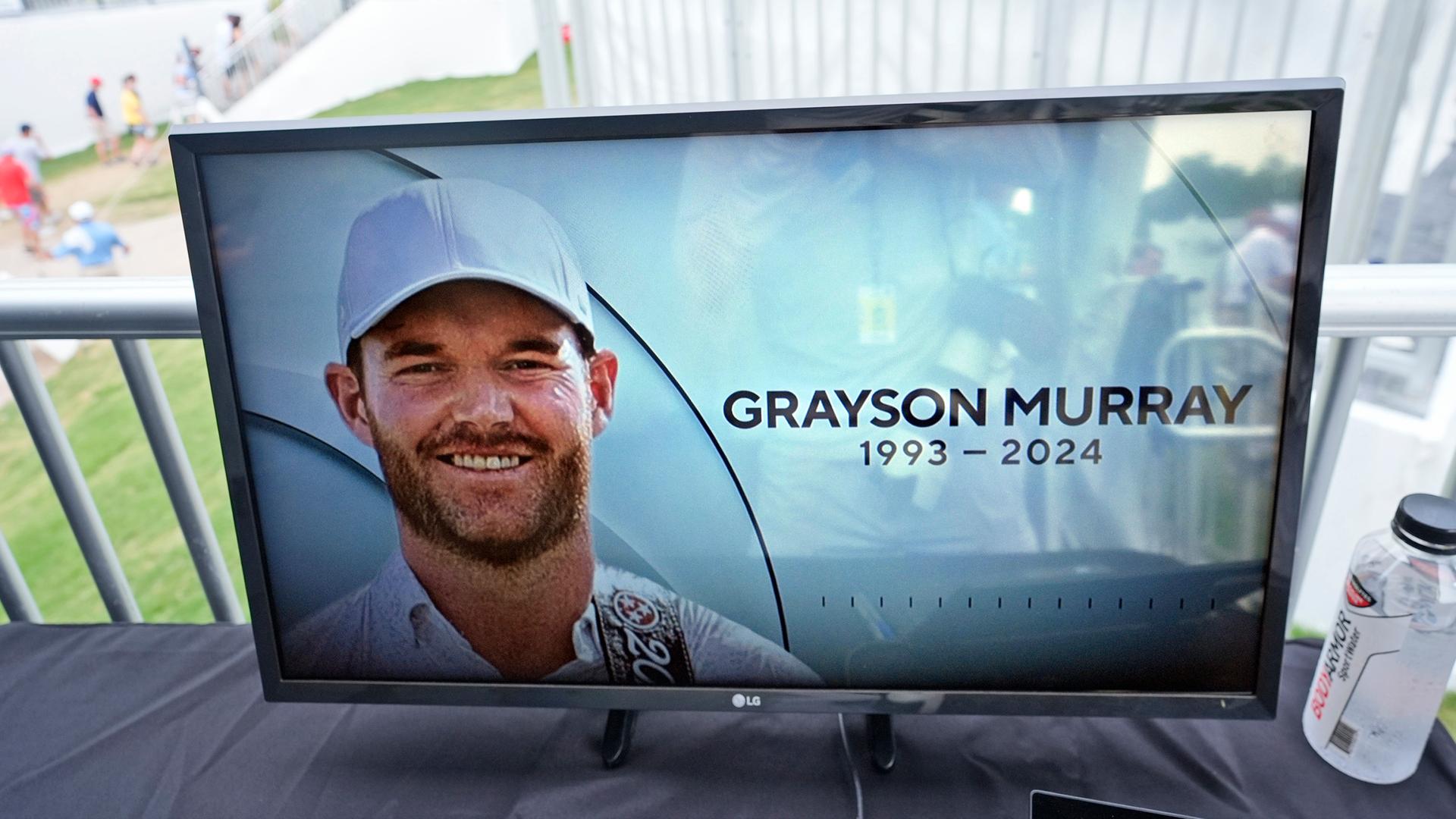 Während der dritten Runde des Charles Schwab Challenge Golfturniers wird auf einem Monitor ein Foto von Grayson Murray gezeigt.
