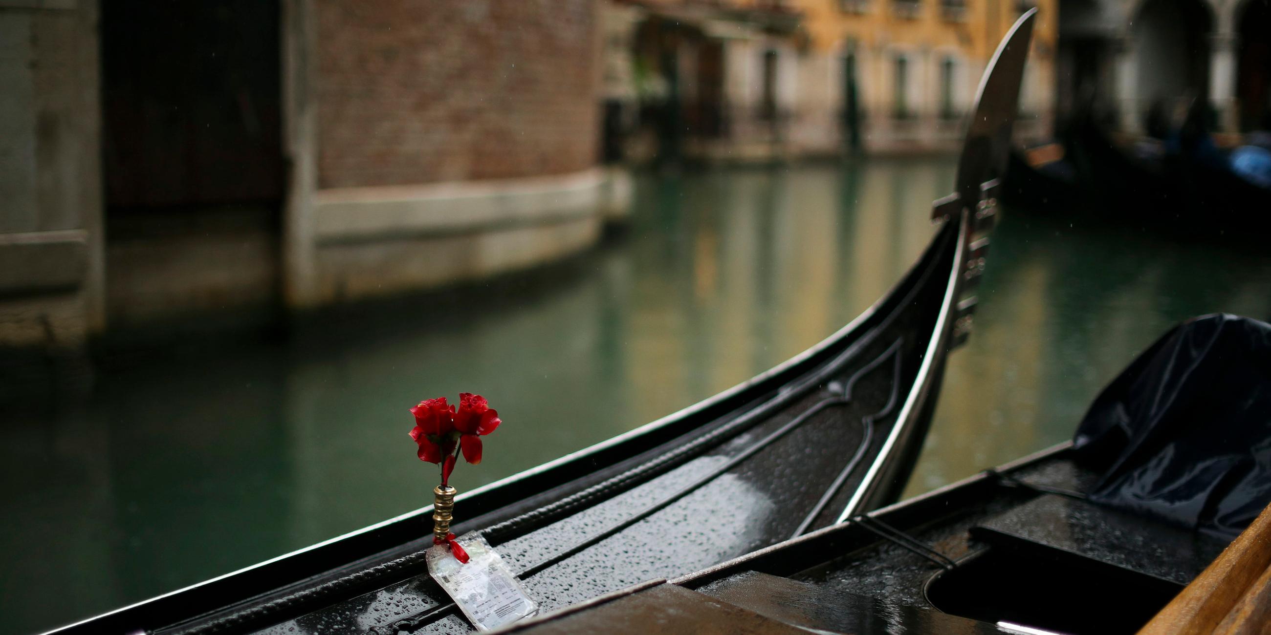 Leere Gondeln in Venedig
