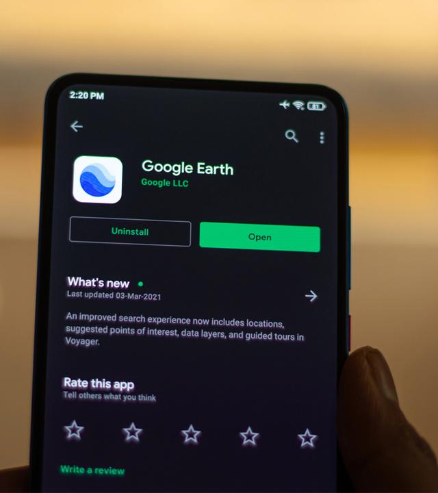 Symbolbild: Google Earth App auf einem Smartphone