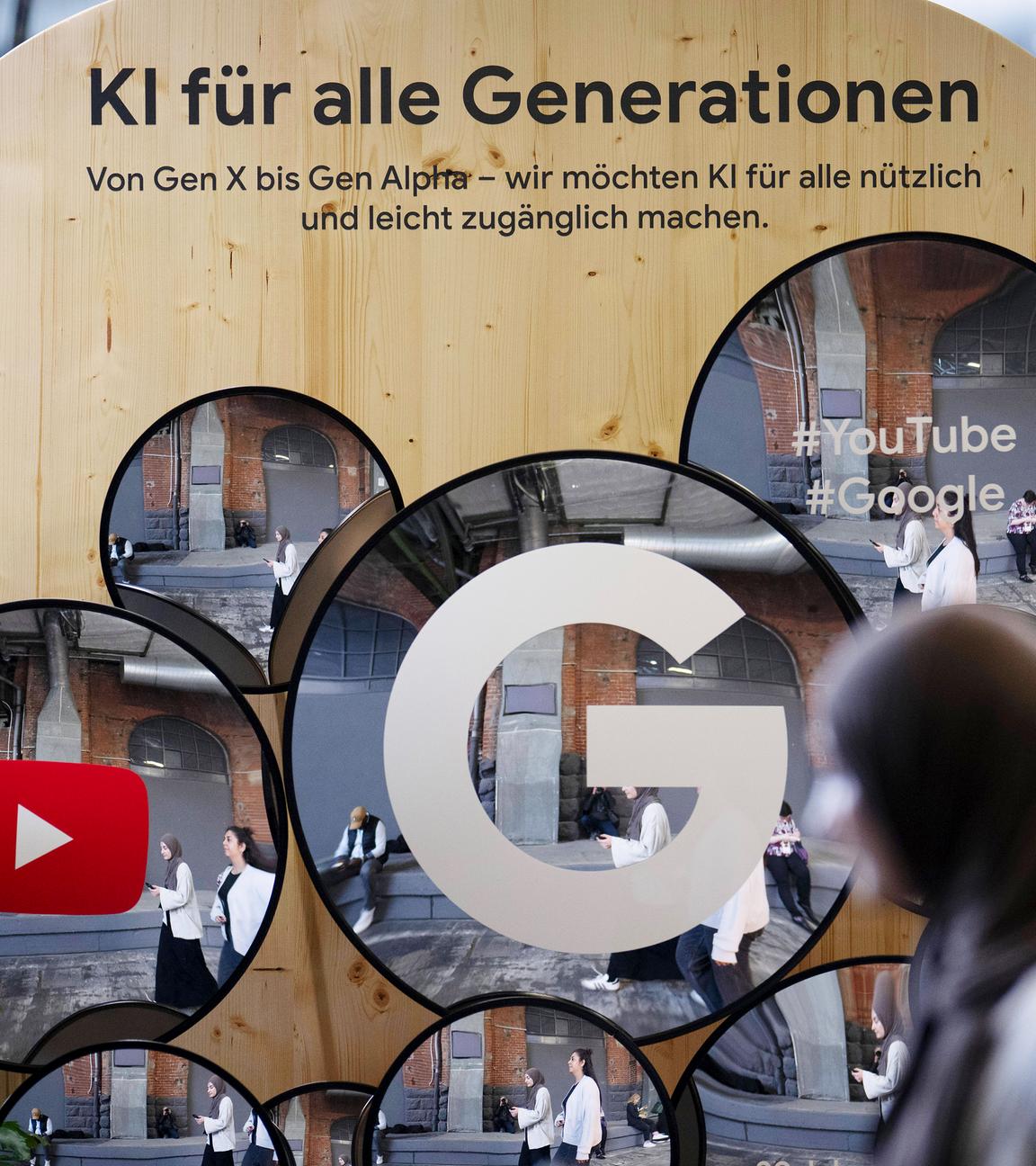 Stand von Google und You Tube mit Motto KI für alle Generationen (Archivbild)
