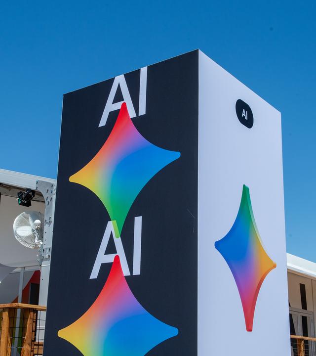 Eine Säule mit der Abkürzung AI und dem Gemini-Logo