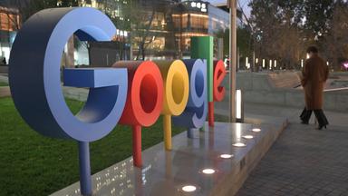Google-Logo vor dem Firmensitz in Peking