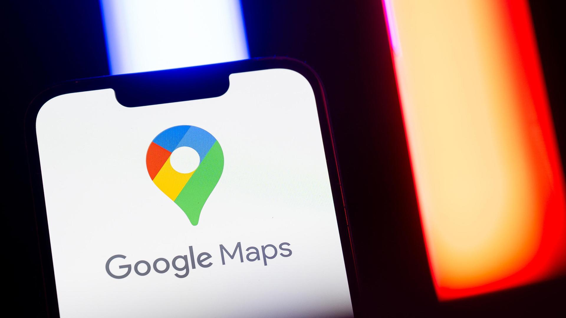 Symbolbild der Google Maps App für das Smartphone. 