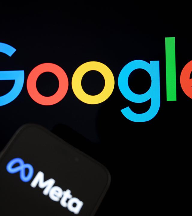 Logos von Google und Meta