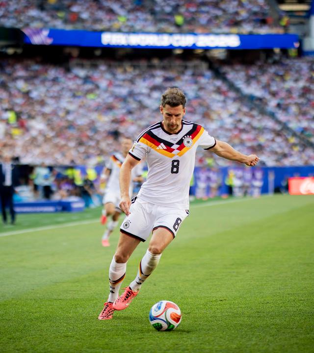 Leon Goretzka schlägt Flanke bei der WM