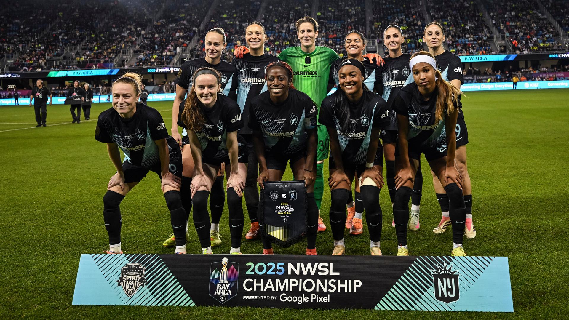 Das Team von Gotham FC mit Torfrau Ann-Katrin Berger beim Meisterschaftsfinale der US-Liga NWSL.