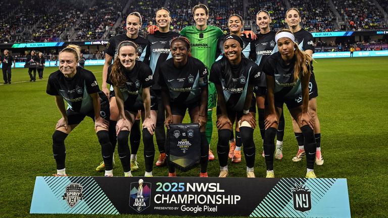 USA, San Jose: Gotham FC - Washington Spirit: NJ/NY Gotham FC in der Startaufstellung mit Torhüterin Ann-Katrin Berger für das NWSL-Meisterschaftsspiel der Frauen gegen die Washington Spirit.
