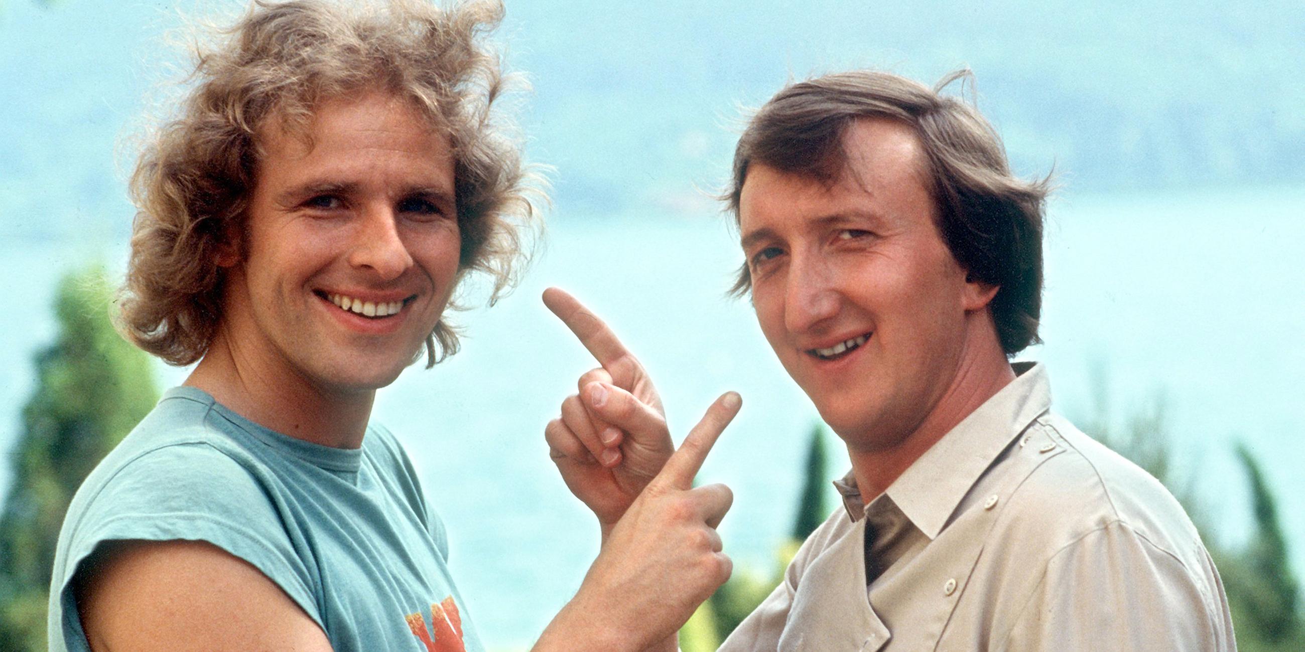 thomas gottschalk (l) und mike krueger waehrend der dreharbeiten am woerthersee im juni 1983 zum kinofilm 'die supernasen'. gottschalk ist einer der bekanntesten deutschen fernsehmoderatoren. mit der zdf-show «wetten, dass..?» steht er als einer der letzten vertreter der grossen samstagabendunterhaltung vor der kamera. foto: istvan bajzat (zu dpa-hintergrund 'stationen in der karriere von thomas gottschalk' vom 15.06.2011) +++(c) dpa - bildfunk+++