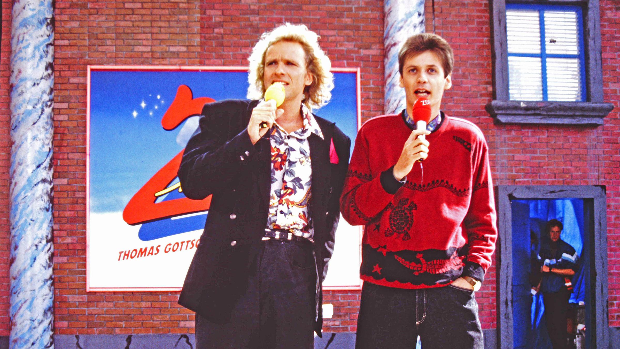 Moderator Günther Jauch rechts und Moderator Thomas Gottschalk während der ZDF-Livesendung "Zwei im Zweiten" am 01.08.1989 in Berlin.