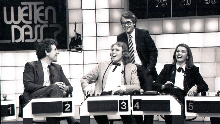 Thomas Gottschalk 1982 mit Volker Hauff, Frank Elstner und Senta Berger bei "Wetten, dass..?"