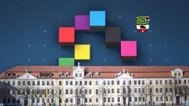 Eine Collage aus Farben der einzelnen Parteien und dem Wappen von Sachsen-Anhalt hinter dem Landtag von Magdeburg.