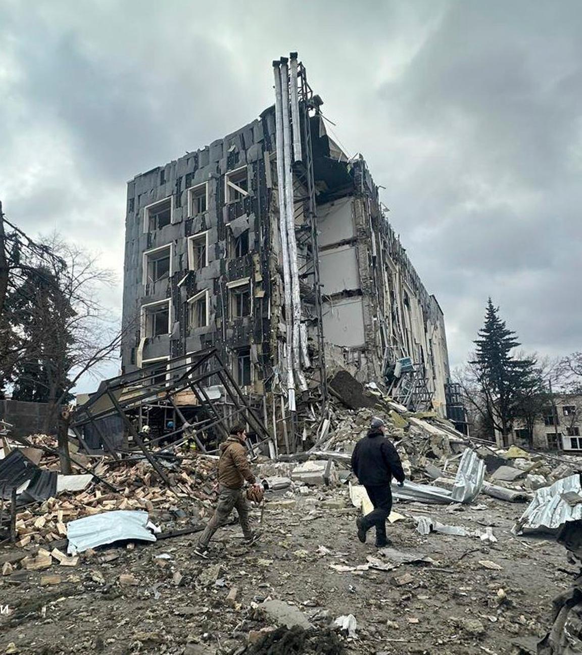 Die ukrainische Stadt Isjum befindet sich in der grauen Zone. Die Menschen hier leben in ständiger Angst vor Drohnenangriffen und Raketenbeschuss.