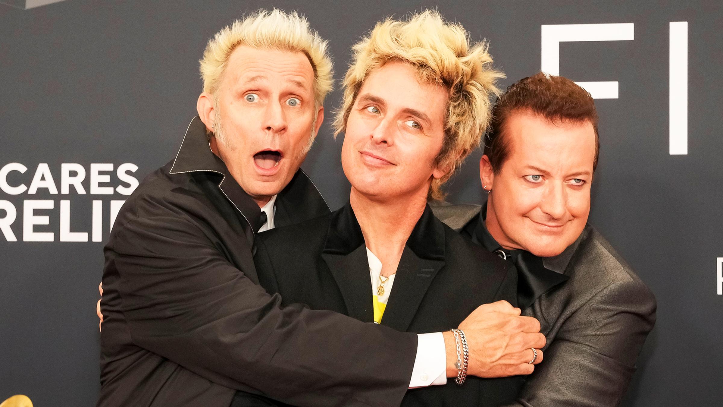 Die Mitglieder der Band Green Day bei einer öffentlichen Veranstaltung.