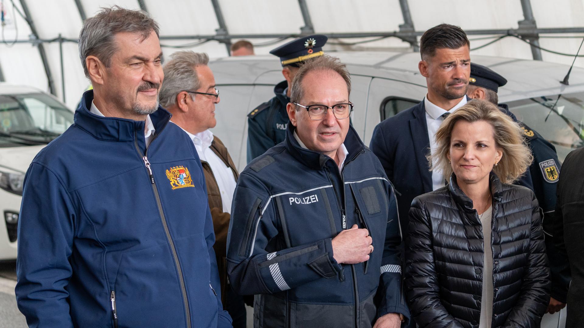 Ministerpräsident Söder und Innenminister Dobrindt besuchen die Kontrollstelle Kiefersfelden