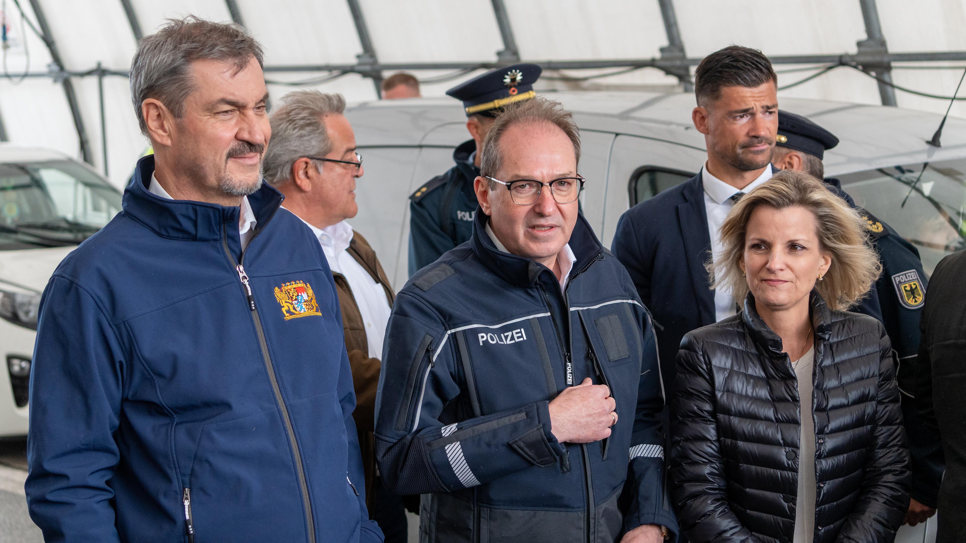 Ministerpräsident Söder und Innenminister Dobrindt besuchen die Kontrollstelle Kiefersfelden