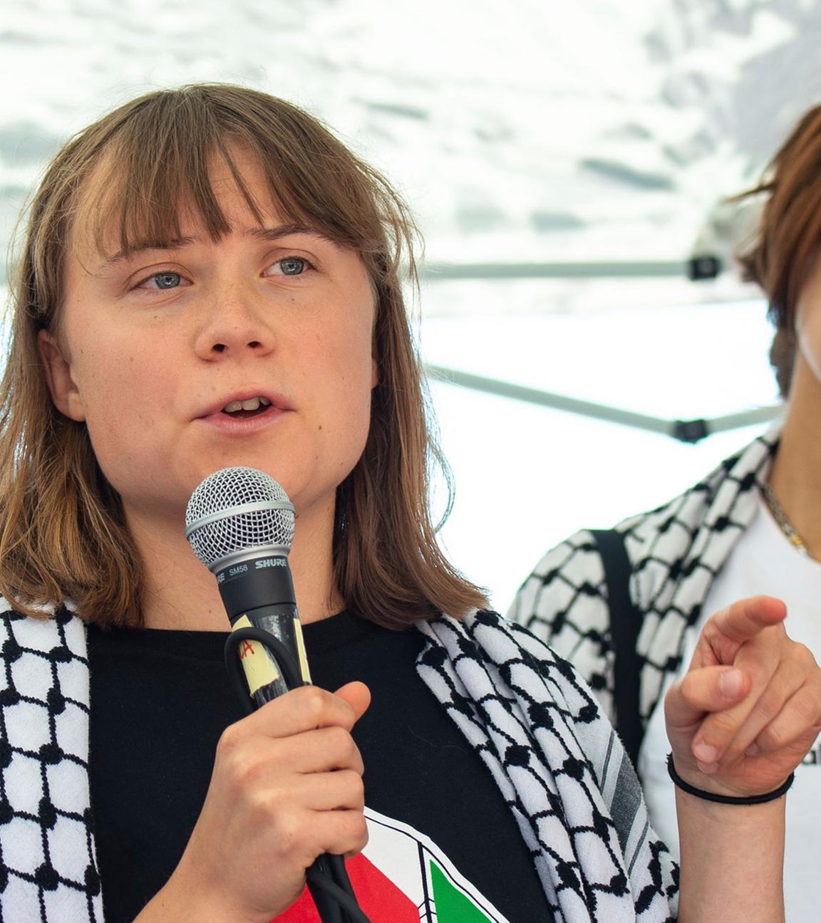 (Archivfoto) Die Klimaaktivistin Greta Thunberg und andere Aktivisten einer Menschenrechtsorganisation treffen sich vor ihrer Abreise in den Nahen Osten mit Journalisten in Catania, Italien