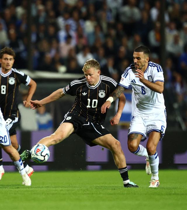 Jonathan Burkardt (Deutschland) und Dimitrios Kourbelis (Griechenland) kämpfen. 