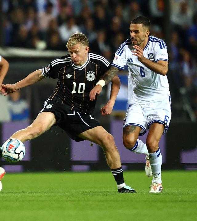 Jonathan Burkardt (Deutschland) und Dimitrios Kourbelis (Griechenland) kämpfen. 