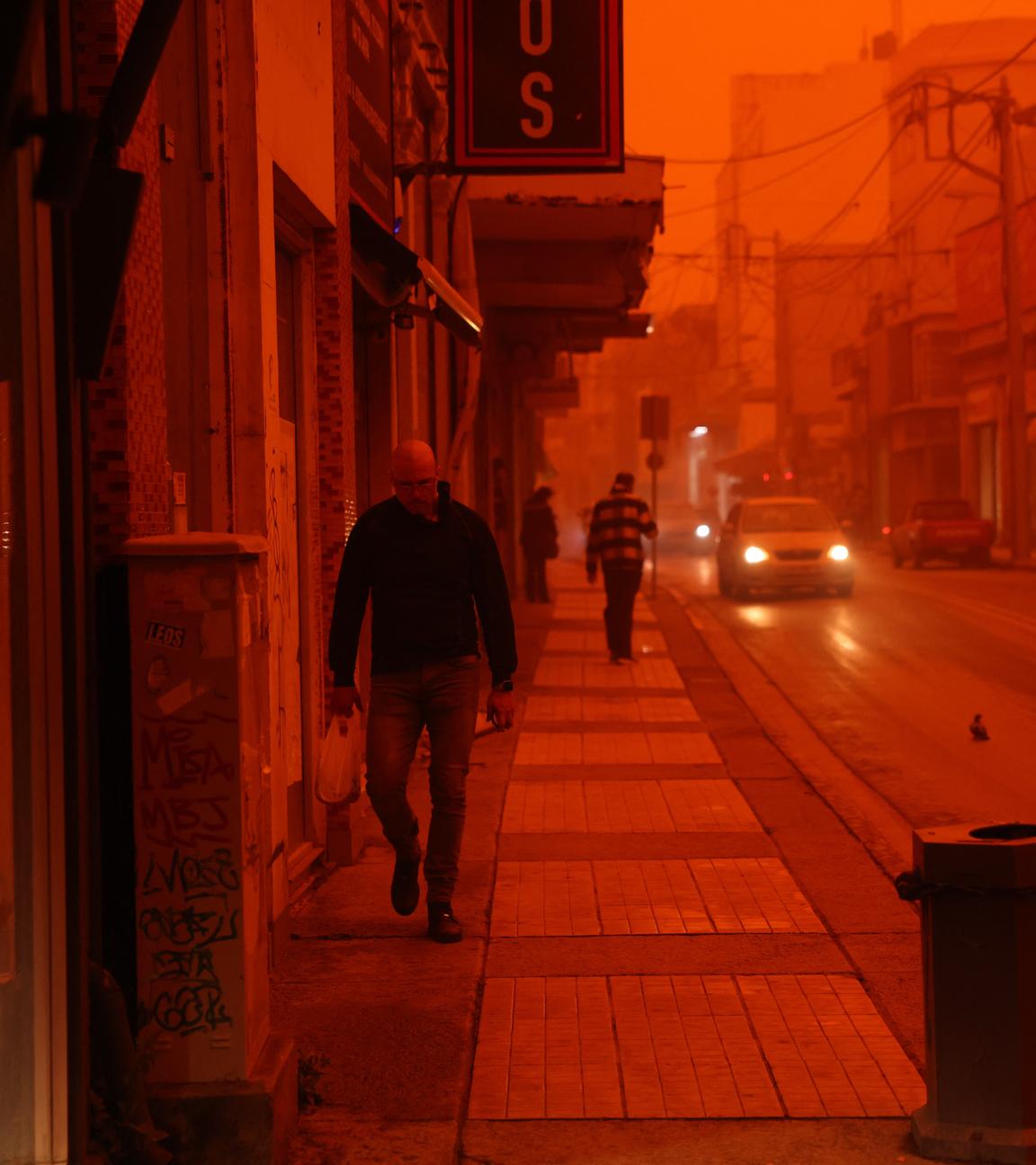 APRIL: Kreta wird am 1. April 2026 in Griechenland von einem saharischen Staubsturm umhüllt