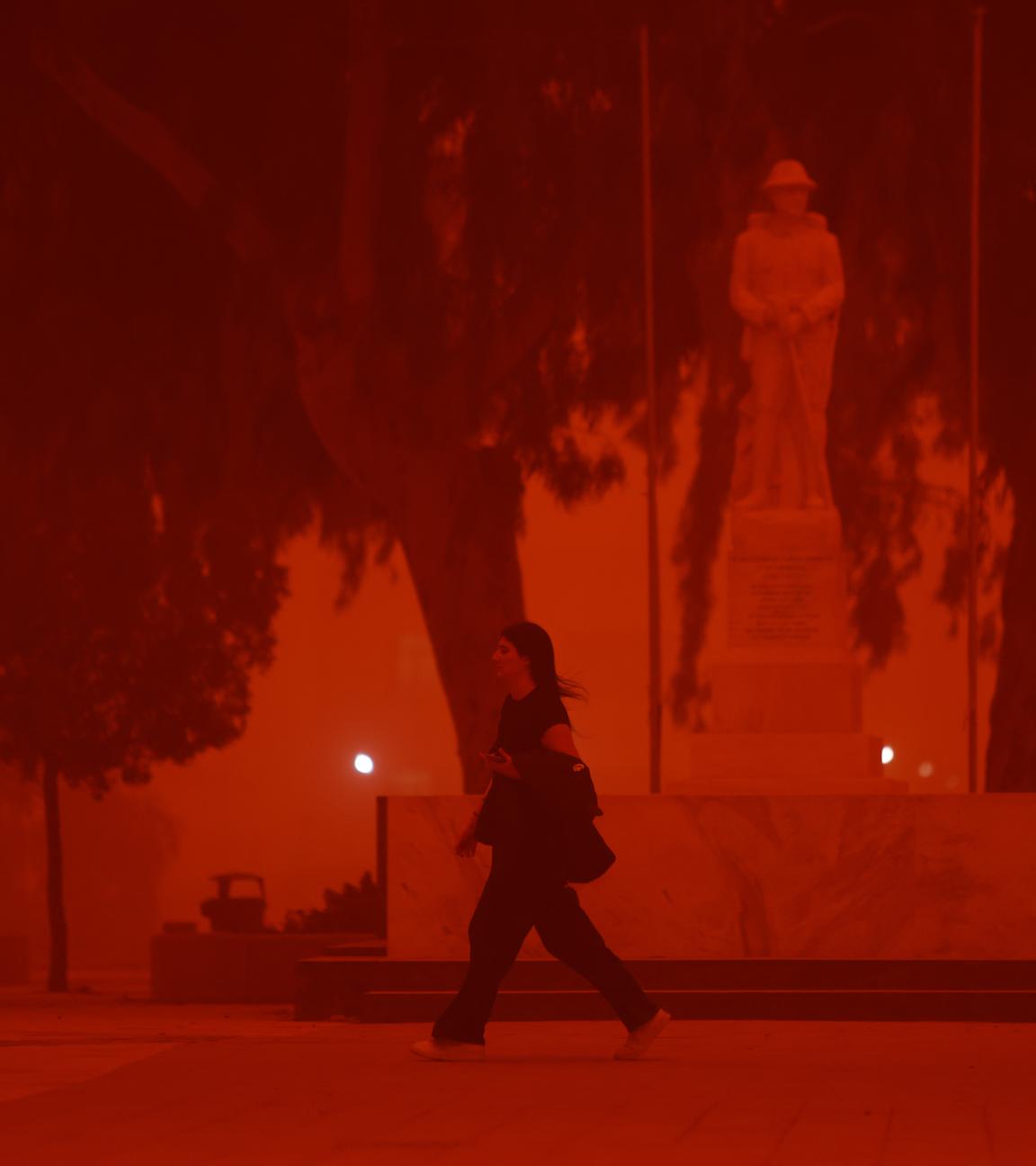 APRIL: Kreta wird am 1. April 2026 in Griechenland von einem saharischen Staubsturm umhüllt