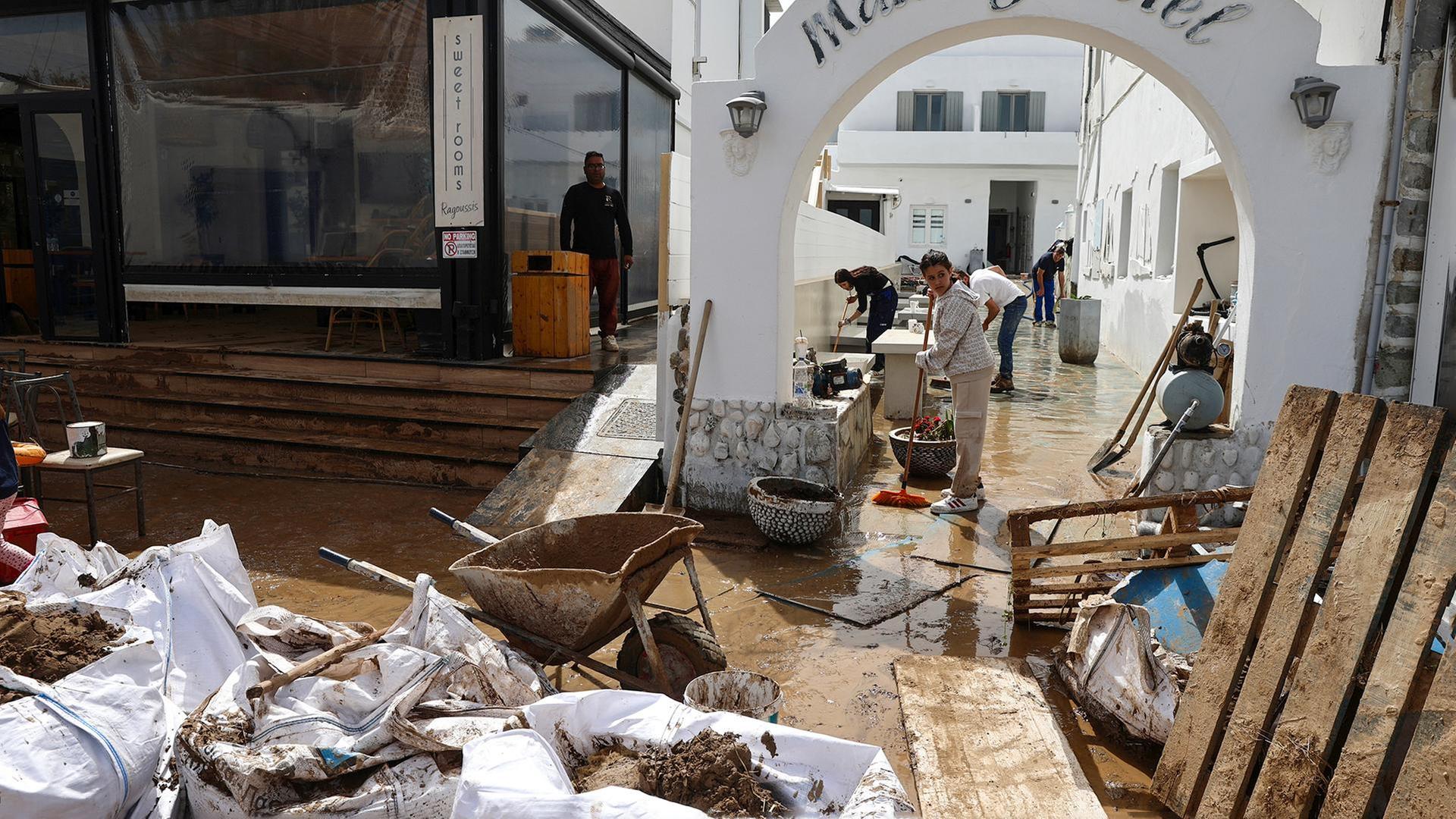 Unwetter der griechischen Inselkette Kykladen sorgt für Chaos