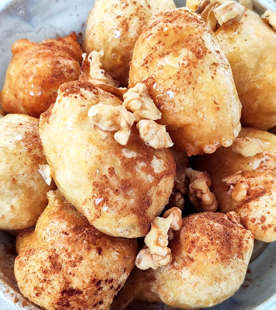 „Loukoumádes“ - griechische Honigbällchen