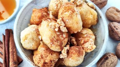 „Loukoumádes“ - griechische Honigbällchen