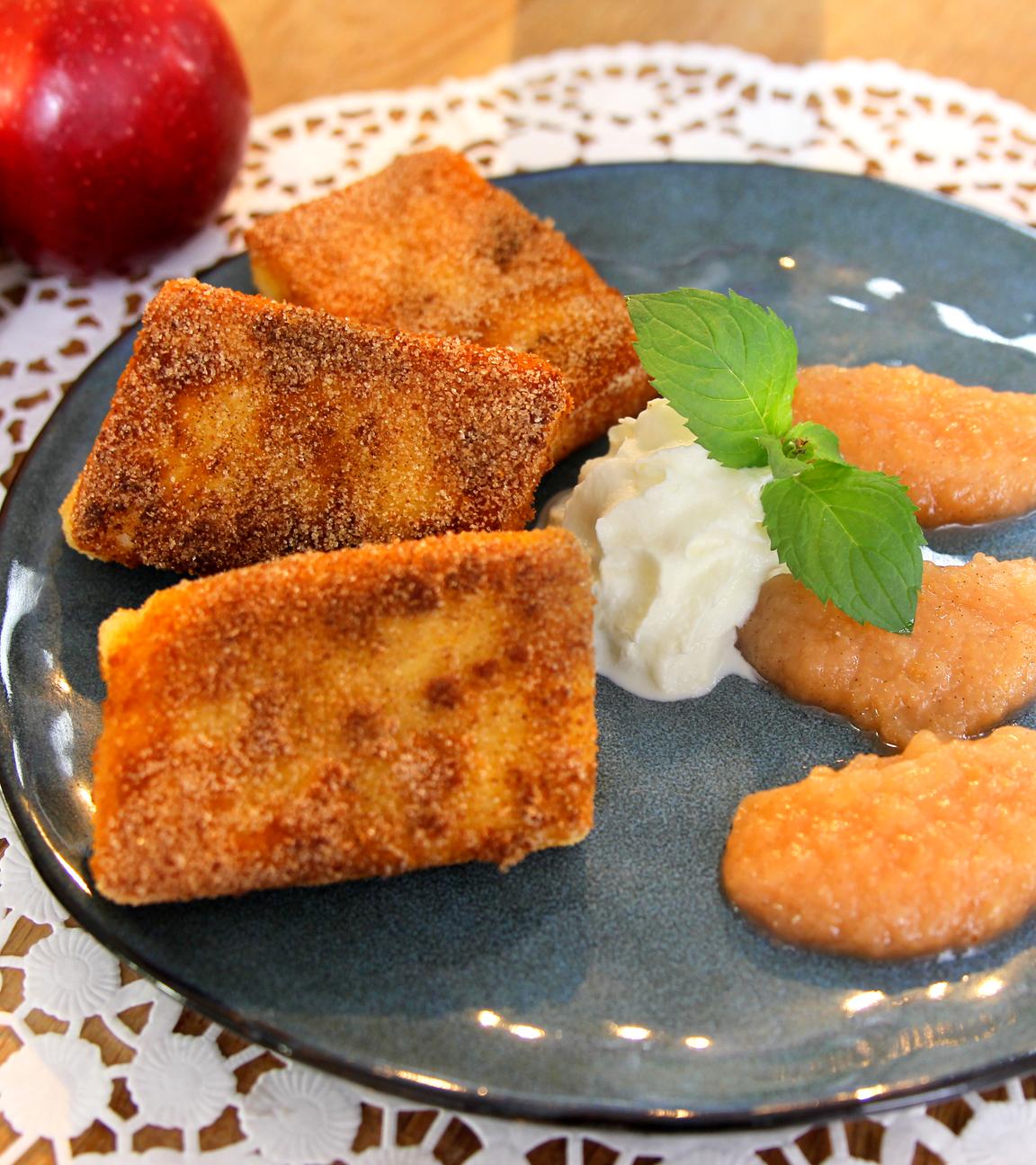 Grießschnitten mit Apfel-Zimt-Kompott