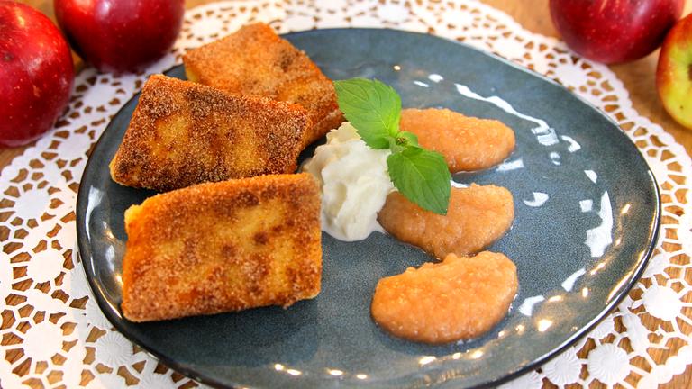 Grießschnitten mit Apfel-Zimt-Kompott