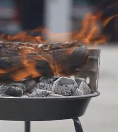 Lebensgefahr: Heckenbrand durch Garten-Grill