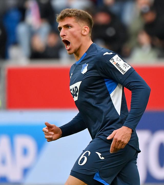 Grischa Prömel (Hoffenheim) bejubelt sein Tor im Spiel gegen den VfL Wolfsburg am 14. März 2026.