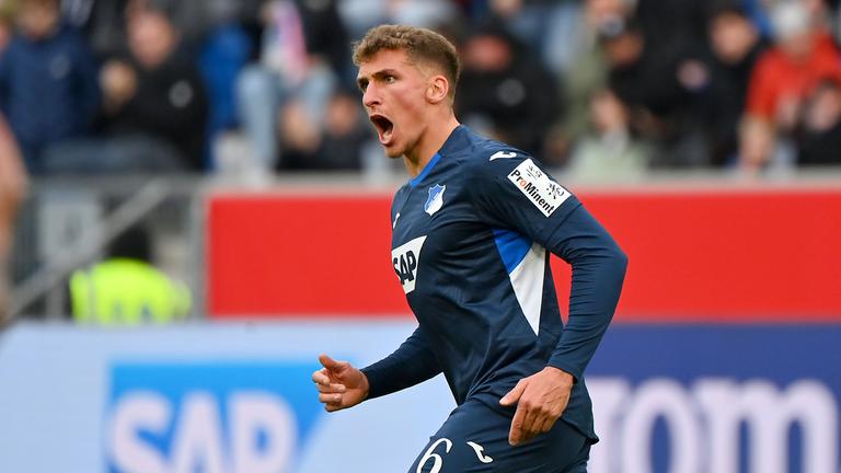 Grischa Prömel (Hoffenheim) bejubelt sein Tor im Spiel gegen den VfL Wolfsburg am 14. März 2026.