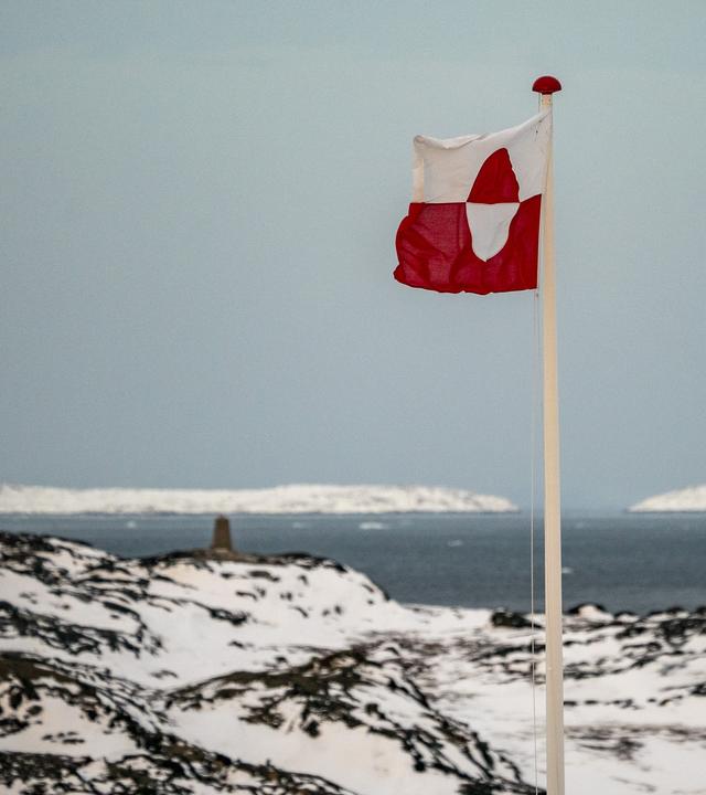 Grönland-Flagge weht in Nuuk