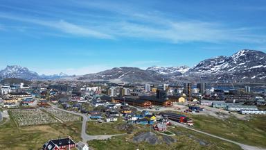 Blick auf Häuser in Nuuk, Grönland, Sonntag, 22. Juni 2025.