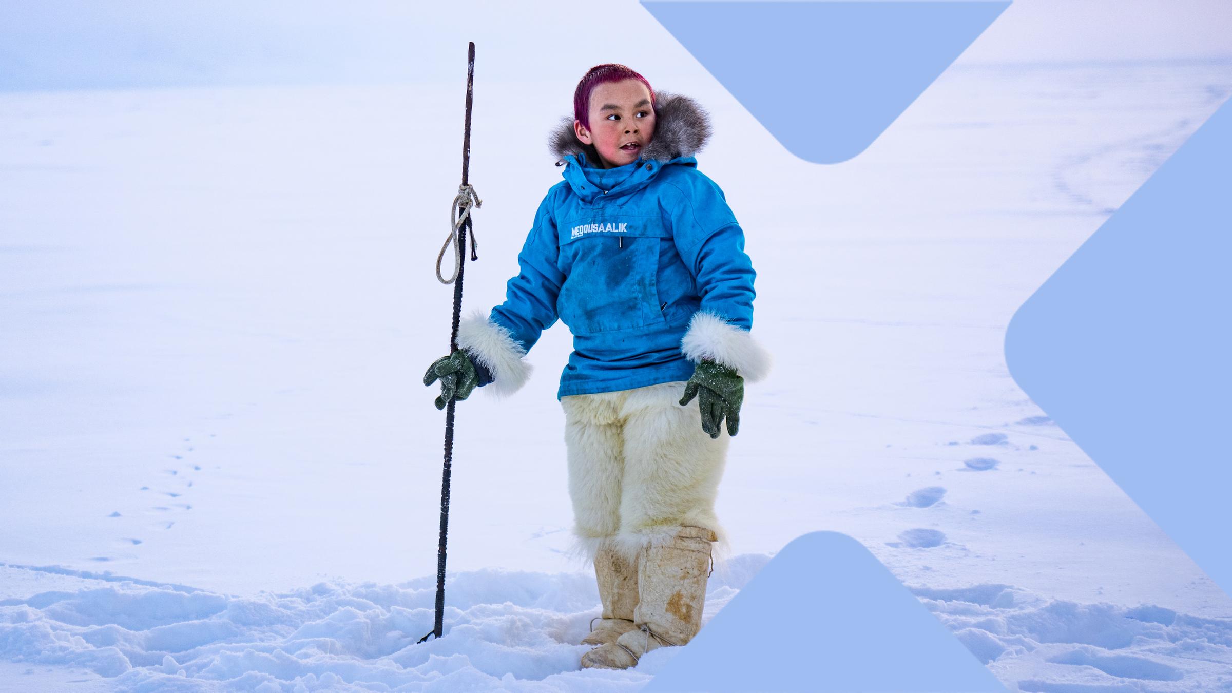 Junger Inuit im grönländischen Eis