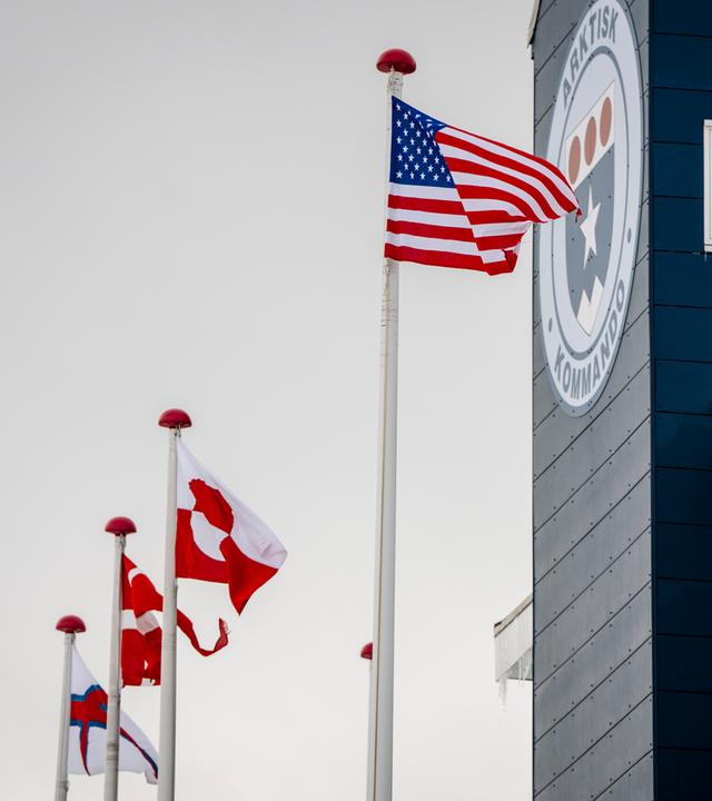 US-Flagge vor Arktischen Kommando auf Grönland