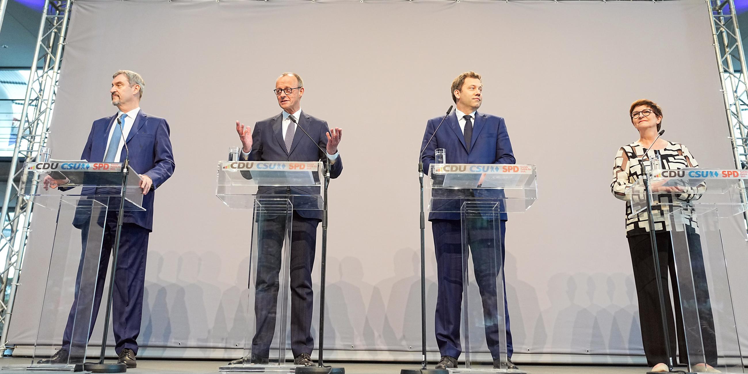 Markus Söder (l-r), Ministerpräsident von Bayern und CSU-Vorsitzender, Friedrich Merz, Unions-Kanzlerkandidat und CDU-Bundesvorsitzender, Lars Klingbeil, SPD-Fraktions- und Bundesvorsitzender, und Saskia Esken, SPD-Bundesvorsitzende