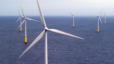 Dieses 2004 von Vestas Wind Systems veröffentlichte Foto zeigt Offshore-Windkraftanlagen in North Hoyle in Wales, Westbritannien. 