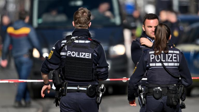 Mannheim: Auto rast in Menschenmenge