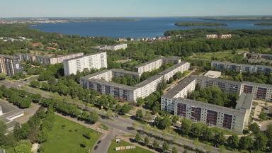Riesges Plattenbauviertel in Schwerin