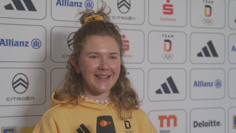 Biathletin Selina Grotian im Interview bei der Olympia-Einkleidung